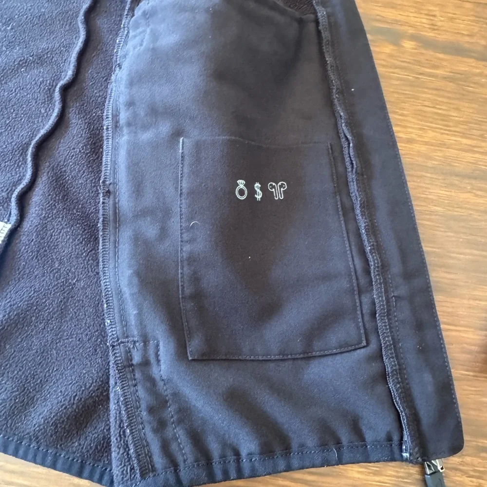 FIGS scrub vest - Picture 5 of 6